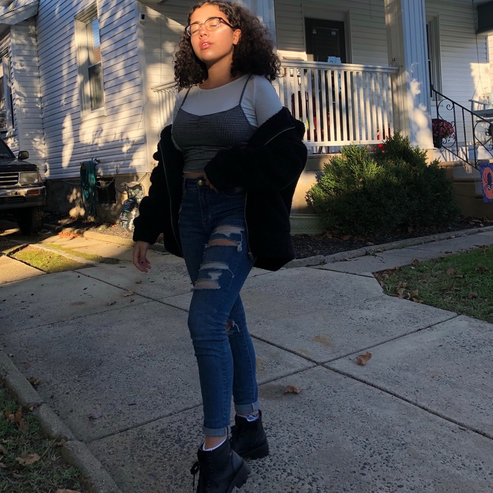 Meet your Posher, Amaris